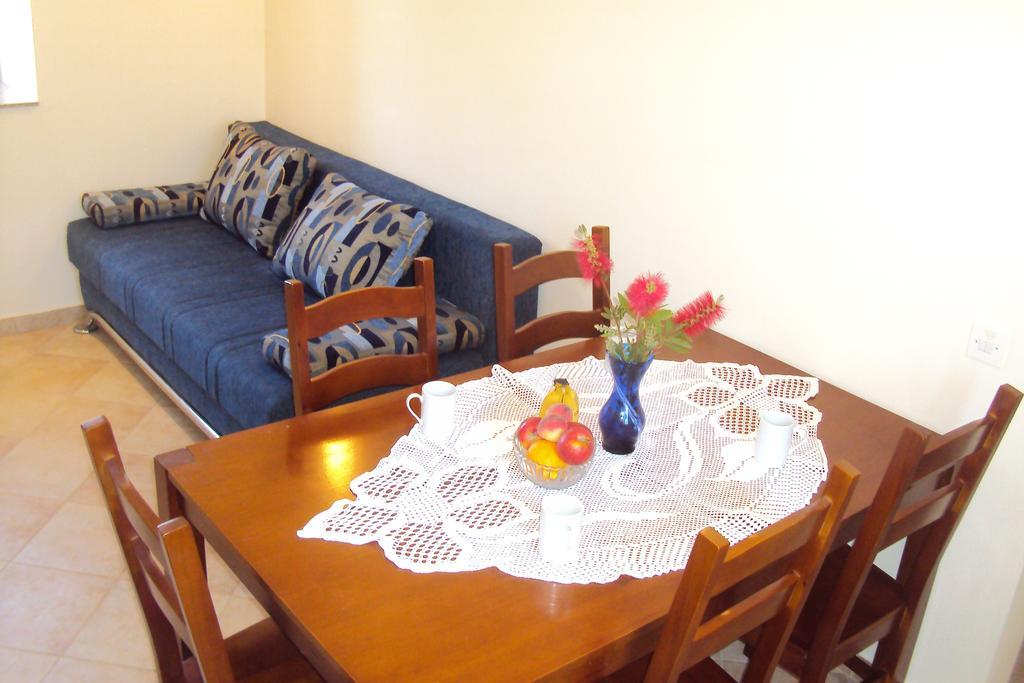 ורסי Milutinov Dvor Apartments מראה חיצוני תמונה