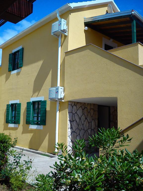 ורסי Milutinov Dvor Apartments מראה חיצוני תמונה