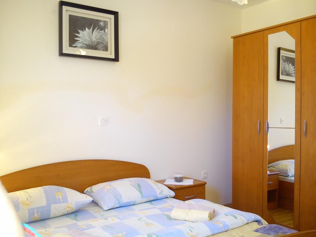 ורסי Milutinov Dvor Apartments מראה חיצוני תמונה