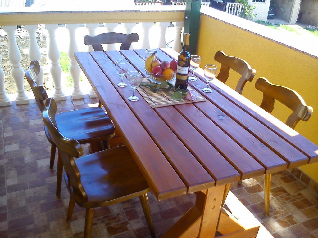 ורסי Milutinov Dvor Apartments מראה חיצוני תמונה