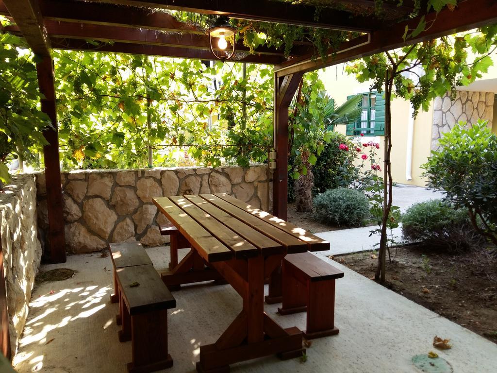 ורסי Milutinov Dvor Apartments מראה חיצוני תמונה