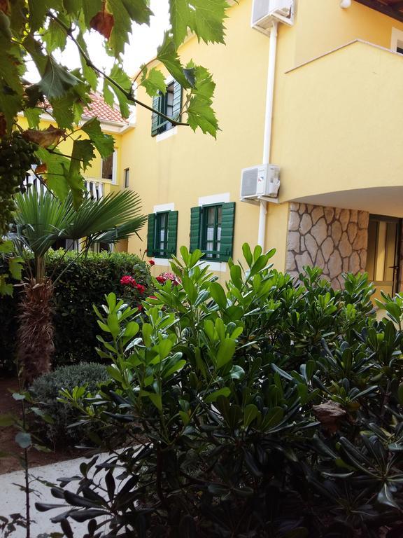 ורסי Milutinov Dvor Apartments מראה חיצוני תמונה